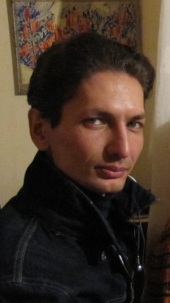 Белянин Роман Александрович родился 8 мая 1977 года в Соратове.В 1998 г. закончил Саратовское худодожественное училище им. А.П. Боголюбова, где и стал преподавать на отделении ,,Дизайн,,. В 2003 году прошел стажировку в институте ,,Репина,, и продолжил образование в Краснодарском государственном университете.
С 1995 года является регулярным участником городских,областных,российских выставок. Является призёром международных и российских конкурсов. Белянин Роман Александрович