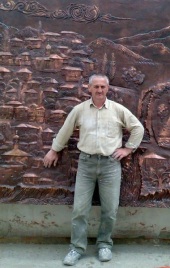 Родился в 1955 в гор.Гянджа (Азербайджан)в семье художника. В 1985 году окончил кафедру керамики ЛВХПУ им. В.И.Мухиной. С 1985 по 2002 г.г.работал на Гянджинском фарфоровом заводе и на Бакинском фаянсовом заводе. С 2002 года преподаветель керамики Азербайджанской Государственной академии художеств. Мамедов Салех Рза оглу