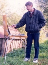 Пишет стихи, прозу, публикуется в литературных сборниках.
С 1986 года занимается живописью и графикой в разных жанрах: пейзаж, натюрморт, фантазийные, гротескные, космические и сюрреалистические работы
С 1990г. выставочная деятельность.
С 1989г. участвует в заседаниях литературного объединения «Московский учитель». Ежегодно печатается в поэтических сборниках «Родники народные».
Неоднократно участвовал в выставках Академии Управления Министерства Внутренних Дел и выставочных залах Москвы.
1992 г. выставка живописи в павильоне «Культура», ВВЦ, Москва.
1993 г. принят в Международную Ассоциацию Свободных Художников при ЮНЕСКО.
1993 г. репортаж о творчестве, подготовленный Шеван Дерроу (телекомпания Си-эН-эН).
С 1998 г. представляет свои картины в галерее «НИКОР», Москва, является членом Международной ассоциации «Искусство народов мира»..
2000 г. публикация репродукций произведений в серии «Библиотека русской фантастики», издательство «Русская книга».
2001 г. публикация репродукций картин в журнале «Чудеса и Приключения»
С 2002 г. участвует в выставках, организуемых издательством «Наш Изограф» в выставочных залах Москвы, ( сезонные 4 выставки ежегодно). Параллельно печатается в одноимённом ежегодном художественном альбоме по искусству.
2003 г. принят в профессиональный союз художников.
С 2005 г. ежегодно публикуется в альбомах живописных произведений «Искусство России».
С 2006 г. участвует в выставках, организуемых Заочным Народным Университетом Искусств.
2006г. участие в весенней выставке в Доме Кино, Москва.
2007г. участие в зимней выставке в Русско-Немецком Доме, Москва.
2007г. участие в рождественской выставке в клубе развития современного искусства «Кисилёв», выставочный зал «Периметр», Москва.
2007 г - участие в выставке «Подарки в интерьере» в Культурном центре Вооруженных Сил Российской Федерации.
2008 г. участие в Международном конкурсе живописи Russian Art Week.
2009г. участие в Международной выставке «Миротворцы», Центральный Дом Художника, Москва.
2009г. награждён медалью «Талант и призвание».
2010г. - участие в Международном Салоне ЦДХ 2010.
Живёт и работает в Москве. Акулиничев Сергей Иванович