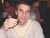Рисованием увлекся еще в школе,всегда и всюду носил с собой блокнот и делал зарисовки людей,природы.Со временем это стало самым серьезным увлечением в жизни.Но никакого художественного образования никогда и нигде не получал-всему учился самостоятельно.По образованиюя химик-технолог.После службы в армии живопись стала основным занятием.Написал на сегодняшний день около 2500 работ,которые есть почти во всех странах мира в частных коллекциях. Веливок Сергей Иванович