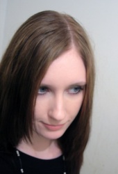 1994-1998 Художественная школа
1999-2006 Новосибирская Государственная Архитектурно-Художественная Академия, факультет графического дизайна.
С 2007 г. Ксения Говорухина живёт и работает в Санкт-Петербурге.
Художник, дизайнер. Говорухина Ксения Владимировна