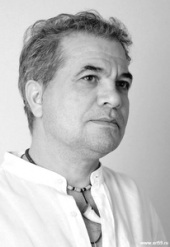 1959 Родился в г. Кюрдамир Азербайджанской ССР
1988 Окончил Ленинградское художественное училище им. В. А. Серова
1998 Член Союза художников России Гусейнов Рафаэль Мисирович