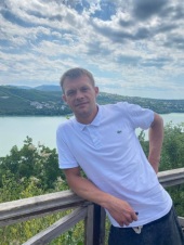 Максим Дмитриевич Крапива родился 6 августа 1986 году в городе герои Новороссийске.В 2001г.окончил школу-интернат 1. Крапива Максим Дмитриевич