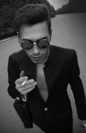 "Квентин Тарантино" в изобразительном искусстве: нарушаю все правила, но смотрится классно. Я не пишу картины, я их рисую. Два раза поступал в художественное училище и два раза был выгнан, хотя брали сразу в предвыпускной класс) Shaydullin Artur Timurovich