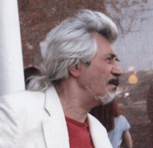 Я родился 2 июня 1938 года в г.Кривой Рог на Днепропетровщине.После окончания Днепропетровского художественного училища закончил Ленинградское высшее промышленно-художественное училище им. В.И.Мухиной (ныне Санкт-Петербургская государственная художественно-промышленная академия) в 1969 году. Там же закончил аспирантуру в 1971 году.
Художник монументально-декоративного искусства, график, живописец.Член Национального Союза художников Украины, член Профессионального Союза художников России. Заслуженный художник Украины с 2002 года. Данилов Вячеслав Павлович