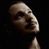 Илья Рычков родился в 1984 г. Живет и трудится в городе Саратове. В 1996 году поступил в художественную школу где и начались первые шаги в искусстве. С отличием окончил художественную школу. В 2000 году поступил в Саратовское художественное училище имени А. П. Боголюбова на отделение Скульптуры. Участвовал в городских выставках, принимал участие в конкурсах по изобразительному искусству, занимал призовые места. После завершения учёбы 2005 году трудился и одновременно обучался некоторое время в мастерской своего друга и наставника заслуженного художника России скульптора Андрея Щербакова. Именно Андрей повлиял на развитие Ильи как художника профессионала, поскольку учился Илья в саратовской художественной школе у жены Андрея Натальи Щербаковой Андрей приходил на занятия в художественную школу и преподавал рисунок В итоге этот весь накопленный опыт помог Илье смело отправиться в вольное «творческое плавание» В настоящий момент Илья Рычков реализуется в скульптуре и графике. Жанровый диапазон весьма широк, а основные жанры это портрет, пейзаж, ню, иллюстрация. В мастерской Ильи его рукой на заказ часто выполняются портреты известных личностей. Рычков Илья Александрович