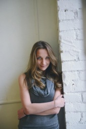 Творческий разносторонний человек, люблю развиваться в различных направлениях и объединять их воедино в своих проектах а сферах дизайна, живописи и психологии. Я верю, что мы можем улучшить качество нашей жизни и наполнить её смыслом, обрести гармонию с собой и миром. И окружающее нас пространство может помочь нам в этом. Родионова Марина Сергеевна